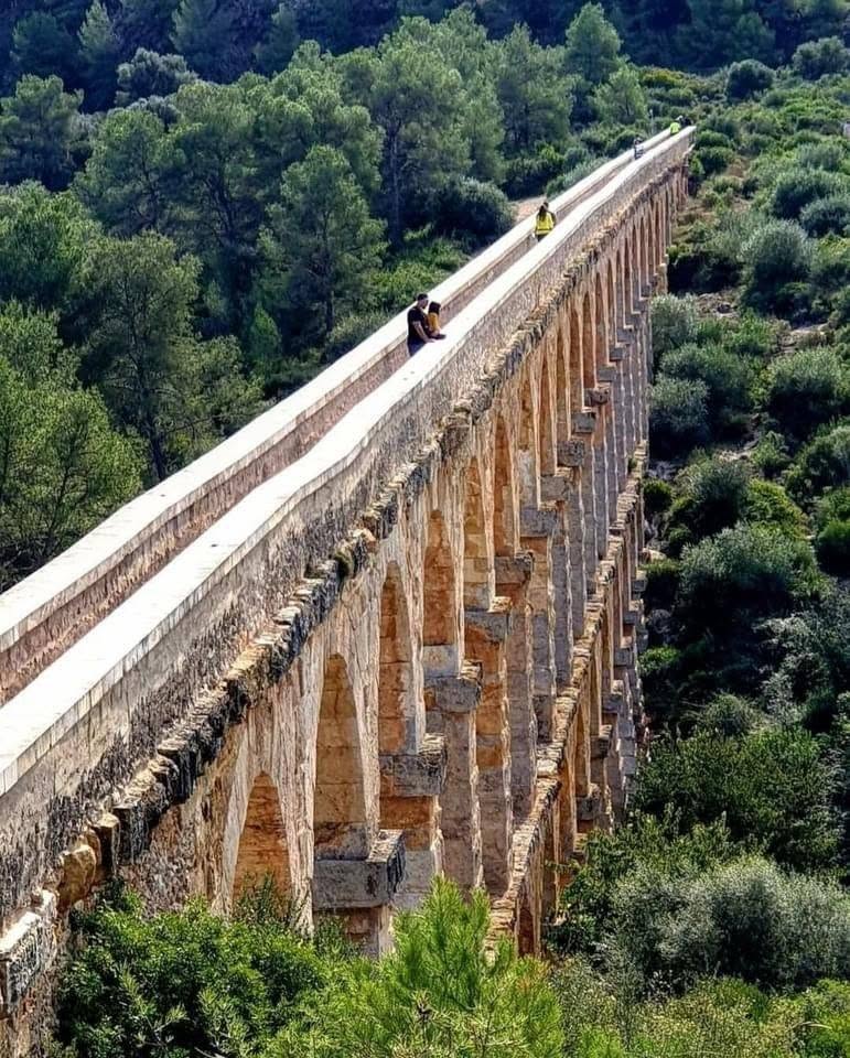 Có thể là hình ảnh về Cầu máng Segovia và Stari Most