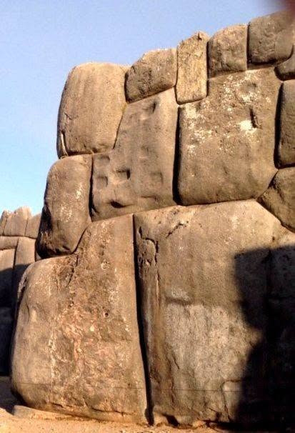 Có thể là hình ảnh về Saqsaywaman