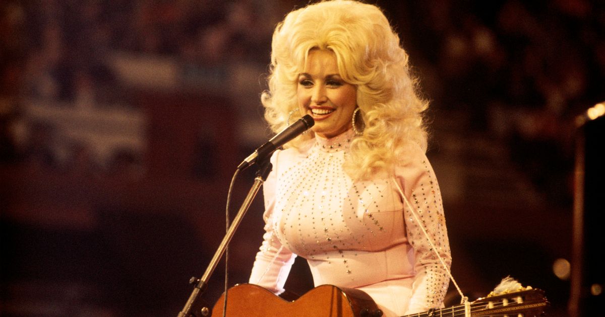 Oncologist explains cancer symptoms after death of Dolly Parton | Wales Online