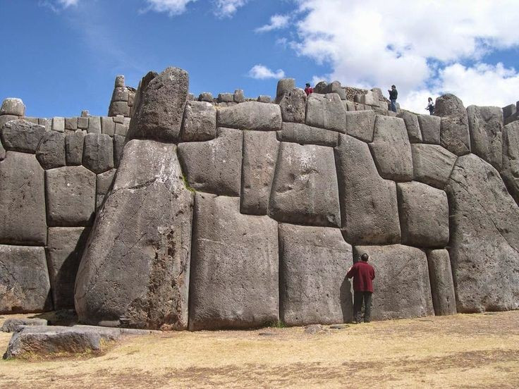 Uma visão aproximada da estrutura de pedra mais perfeita da civilização Inca.
