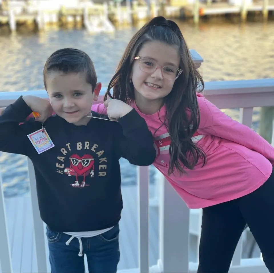 Sigmund Golabek, 7, and Mya Golabek, 9, stand smiling for a pH๏τo.