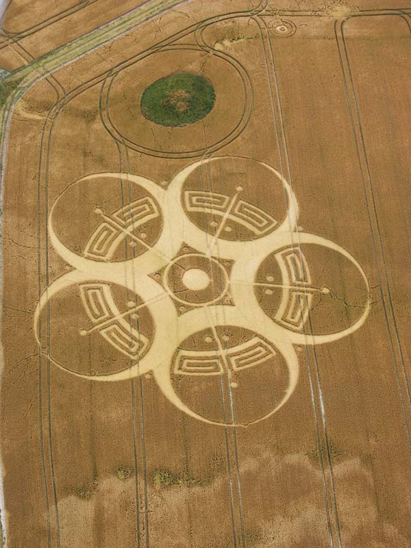 Khám phá bí ẩn 'Crop Circle' - những vòng tròn tuyệt tác được cho là của người ngoài hành tinh